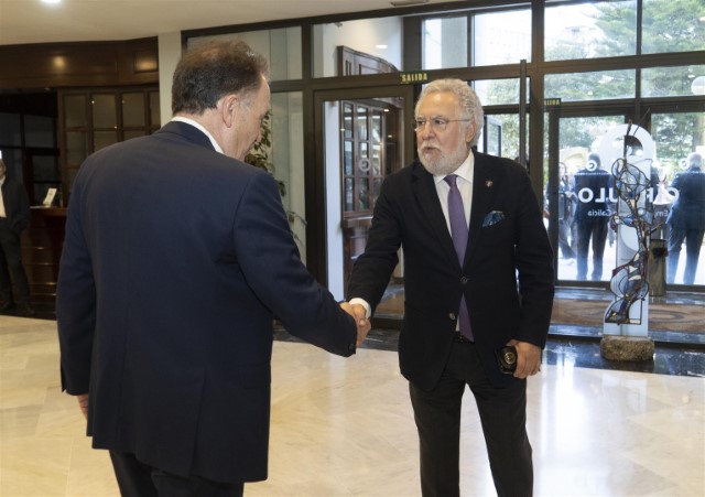 Santalices destaca o papel fundamental dos economistas na orientación das decisións públicas e privadas